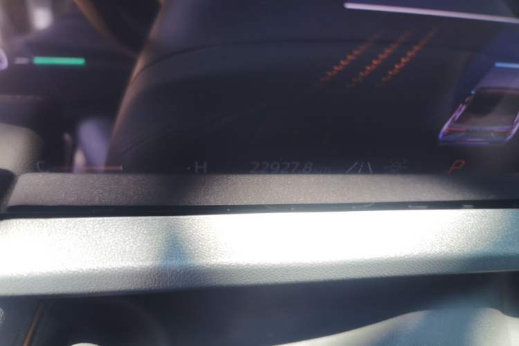 Used Ford Edge 2023 Edge L 2.0T EcoBoost E-Hybrid Four-Wheel Drive Seven-Seat Supreme Model Odometer Close Up