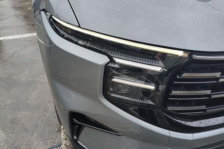 Used Ford Edge 2023 Ford Explorer L 2.0T EcoBoost E-Hybrid Two-Wheel Drive 7-Seater Luxury Model Right Front Headlight