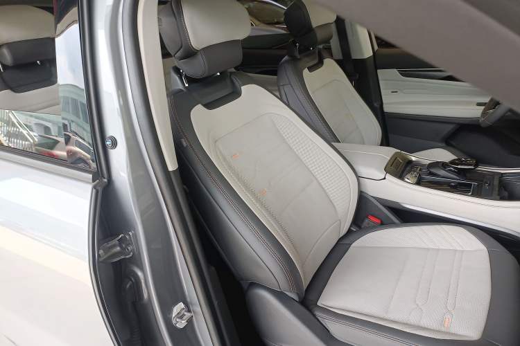 Used Ford Edge 2023 Ford Explorer L 2.0T EcoBoost Four-Wheel Drive 7-Seater Supreme Model Right Front Seat