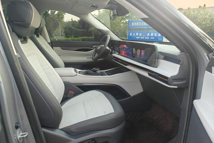 Used Ford Edge 2023 Ford Explorer L 2.0T EcoBoost Four-Wheel Drive 7-Seater Supreme Model Right Front Seat