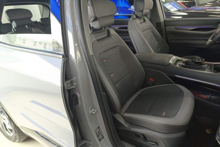 Used Ford Edge 2023 Ford Explorer L 2.0T EcoBoost Four-Wheel Drive 7-Seater Supreme Model Right Front Seat