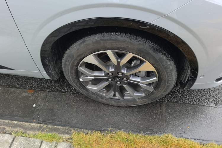Used Ford Edge 2023 Ford Explorer L 2.0T EcoBoost Four-Wheel Drive 7-Seater Supreme Model Right Front Wheel Hub