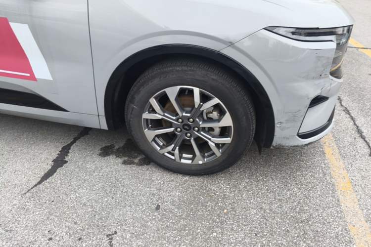 Used Ford Edge 2023 Ford Explorer L 2.0T EcoBoost Four-Wheel Drive 7-Seater Supreme Model Right Front Wheel Hub