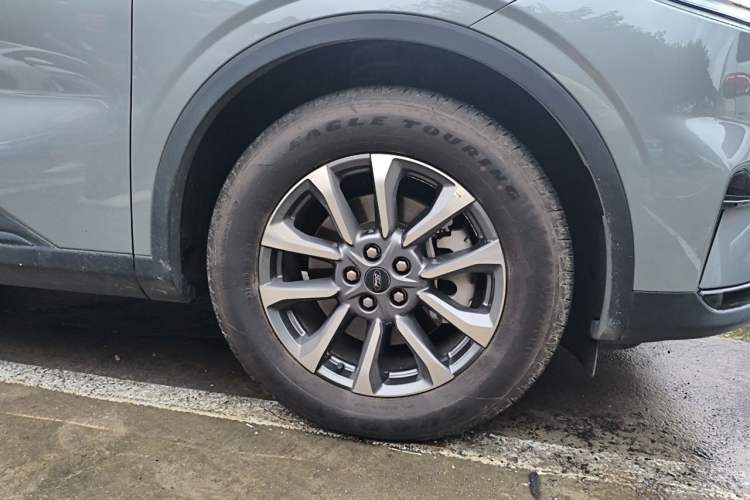 Used Ford Edge 2023 Ford Explorer L 2.0T EcoBoost E-Hybrid Two-Wheel Drive 7-Seater Luxury Model Right Front Wheel Hub
