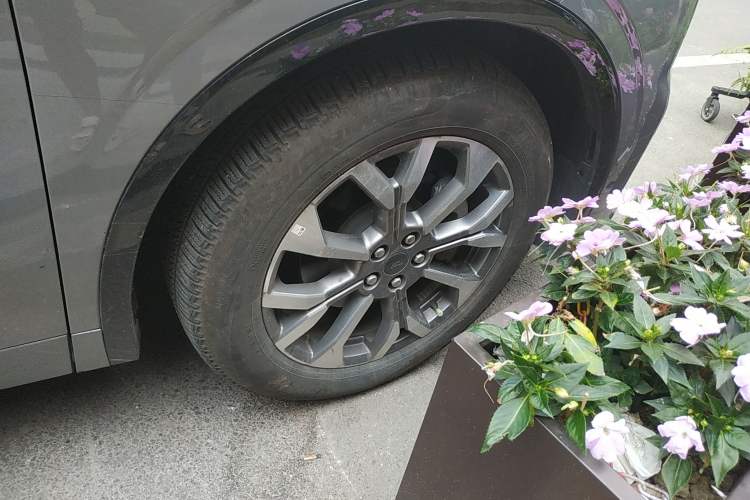 Used Ford Edge 2023 Ford Explorer L 2.0T EcoBoost Four-Wheel Drive 7-Seater Supreme Model Right Front Wheel Hub