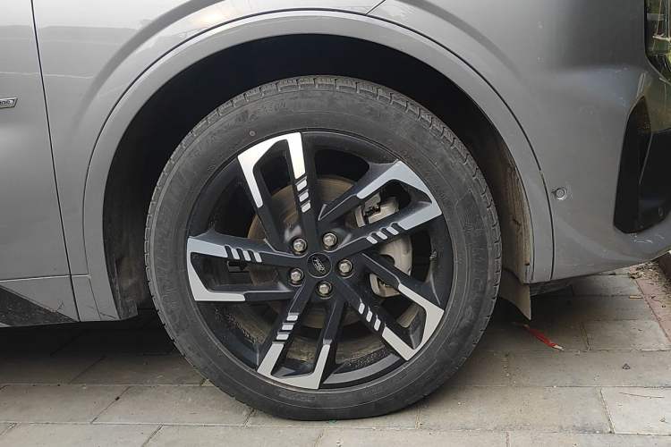 Used Ford Edge 2023 Ford Explorer L 2.0T EcoBoost E-Hybrid Four-Wheel Drive 7-Seater ST-Line Right Front Wheel Hub