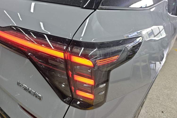 Used Ford Edge 2023 Ford Explorer L 2.0T EcoBoost Four-Wheel Drive 7-Seater Supreme Model Right Rear Taillight