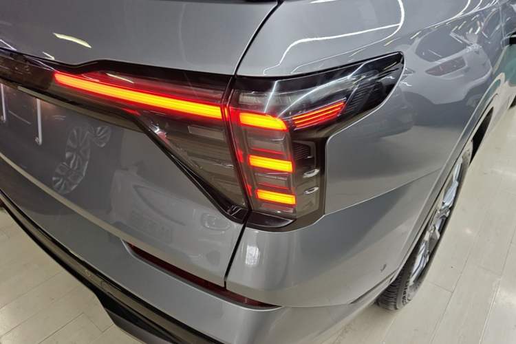 Used Ford Edge 2023 Ford Explorer L 2.0T EcoBoost Four-Wheel Drive 7-Seater Supreme Model Right Rear Taillight