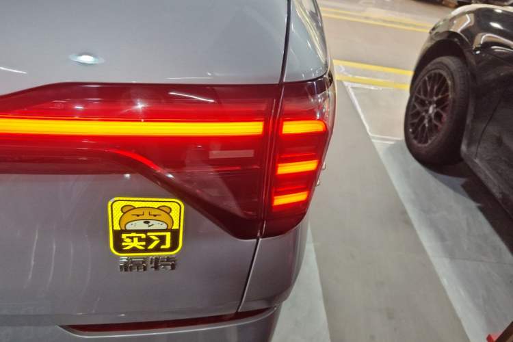 Used Ford Edge 2023 Edge L 2.0T EcoBoost E-Hybrid Four-Wheel Drive Seven-Seat Supreme Model Right Rear Taillight