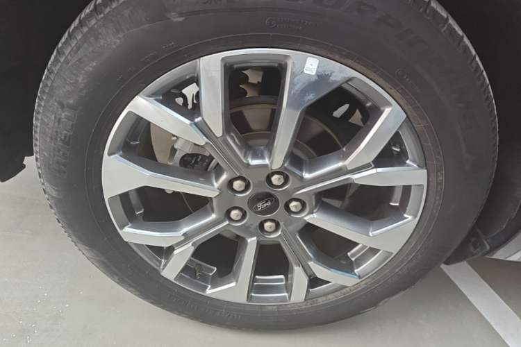 Used Ford Edge 2023 Ford Explorer L 2.0T EcoBoost Four-Wheel Drive 7-Seater Supreme Model Right Rear Wheel Hub