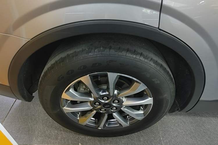 Used Ford Edge 2023 Ford Explorer L 2.0T EcoBoost Two-Wheel Drive 7-Seater Luxury Model Right Rear Wheel Hub