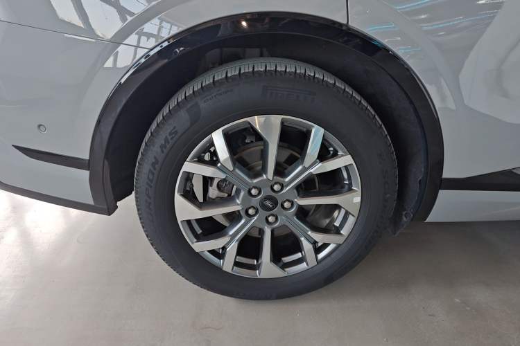 Used Ford Edge 2023 Ford Explorer L 2.0T EcoBoost Four-Wheel Drive 7-Seater Supreme Model Right Rear Wheel Hub