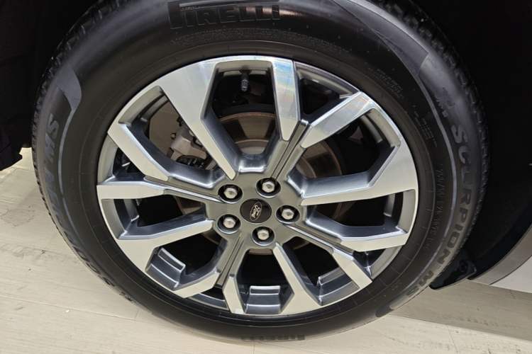 Used Ford Edge 2023 Ford Explorer L 2.0T EcoBoost Four-Wheel Drive 7-Seater Supreme Model Right Rear Wheel Hub