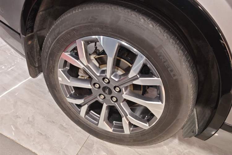 Used Ford Edge 2023 Edge L 2.0T EcoBoost E-Hybrid Four-Wheel Drive Seven-Seat Supreme Model Right Rear Wheel Hub