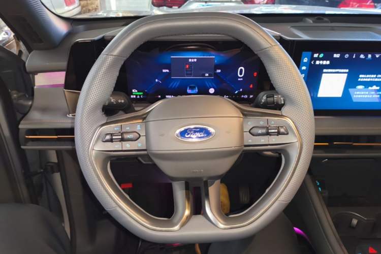 Used Ford Edge 2023 Edge L 2.0T EcoBoost E-Hybrid Four-Wheel Drive Seven-Seat Supreme Model Steering Wheel