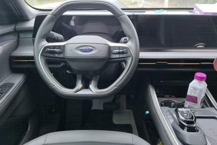 Used Ford Edge 2023 Ford Explorer L 2.0T EcoBoost Four-Wheel Drive 7-Seater Supreme Model Steering Wheel