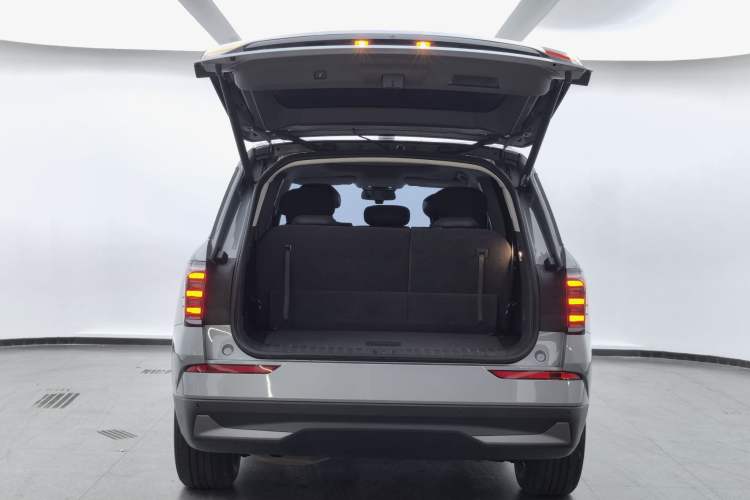 Used Ford Edge 2023 Ford Explorer L 2.0T EcoBoost Two-Wheel Drive 7-Seater Luxury Model Trunk