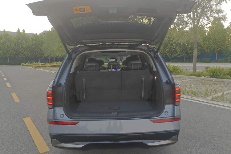 Used Ford Edge 2023 Ford Explorer L 2.0T EcoBoost Four-Wheel Drive 7-Seater Supreme Model Trunk