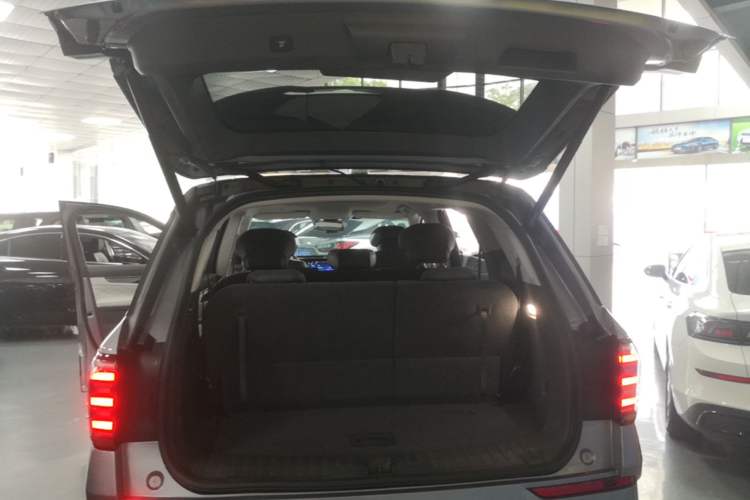 Used Ford Edge 2023 Ford Explorer L 2.0T EcoBoost Two-Wheel Drive 7-Seater Luxury Model Trunk