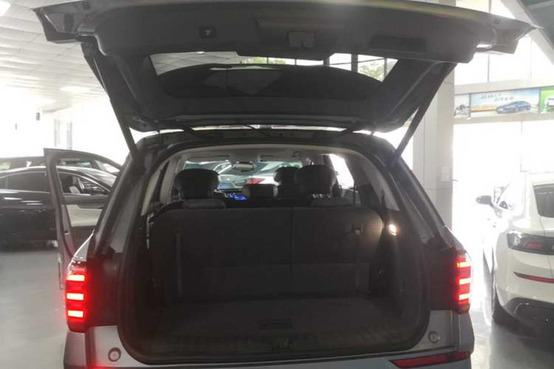 Used Ford Edge 2023 Ford Explorer L 2.0T EcoBoost Two-Wheel Drive 7-Seater Luxury Model Trunk