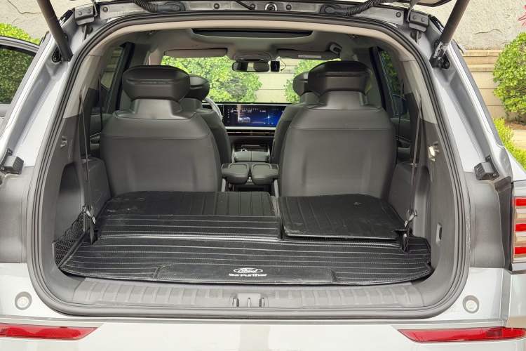 Used Ford Edge 2023 Edge L 2.0T EcoBoost E-Hybrid Four-Wheel Drive Seven-Seat Supreme Model Trunk