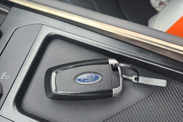 Used Ford Edge 2023 Ford Explorer L 2.0T EcoBoost E-Hybrid Two-Wheel Drive 7-Seater Luxury Model Vehicle Key
