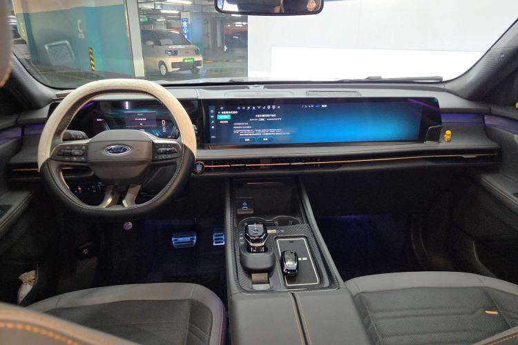 Used Ford Edge 2023 Edge L 2.0T EcoBoost E-Hybrid Four-Wheel Drive Seven-Seat Supreme Model Center Console