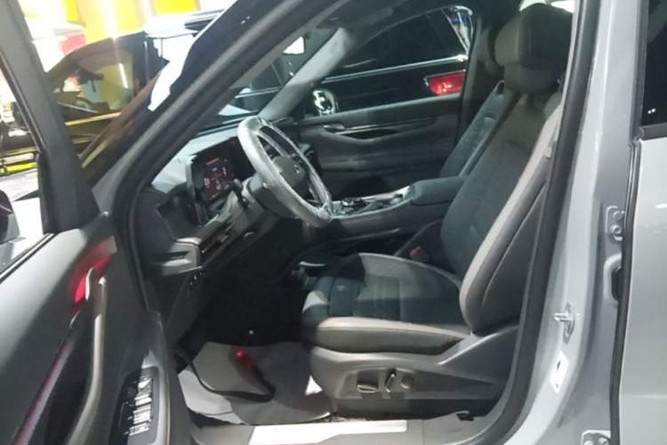 Used Ford Edge 2023 Ford Explorer L 2.0T EcoBoost Four-Wheel Drive 7-Seater Supreme Model Driver Seat