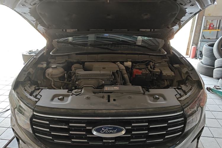 Used Ford Edge 2023 Ford Explorer L 2.0T EcoBoost Two-Wheel Drive 7-Seater Luxury Model Engine Bay
