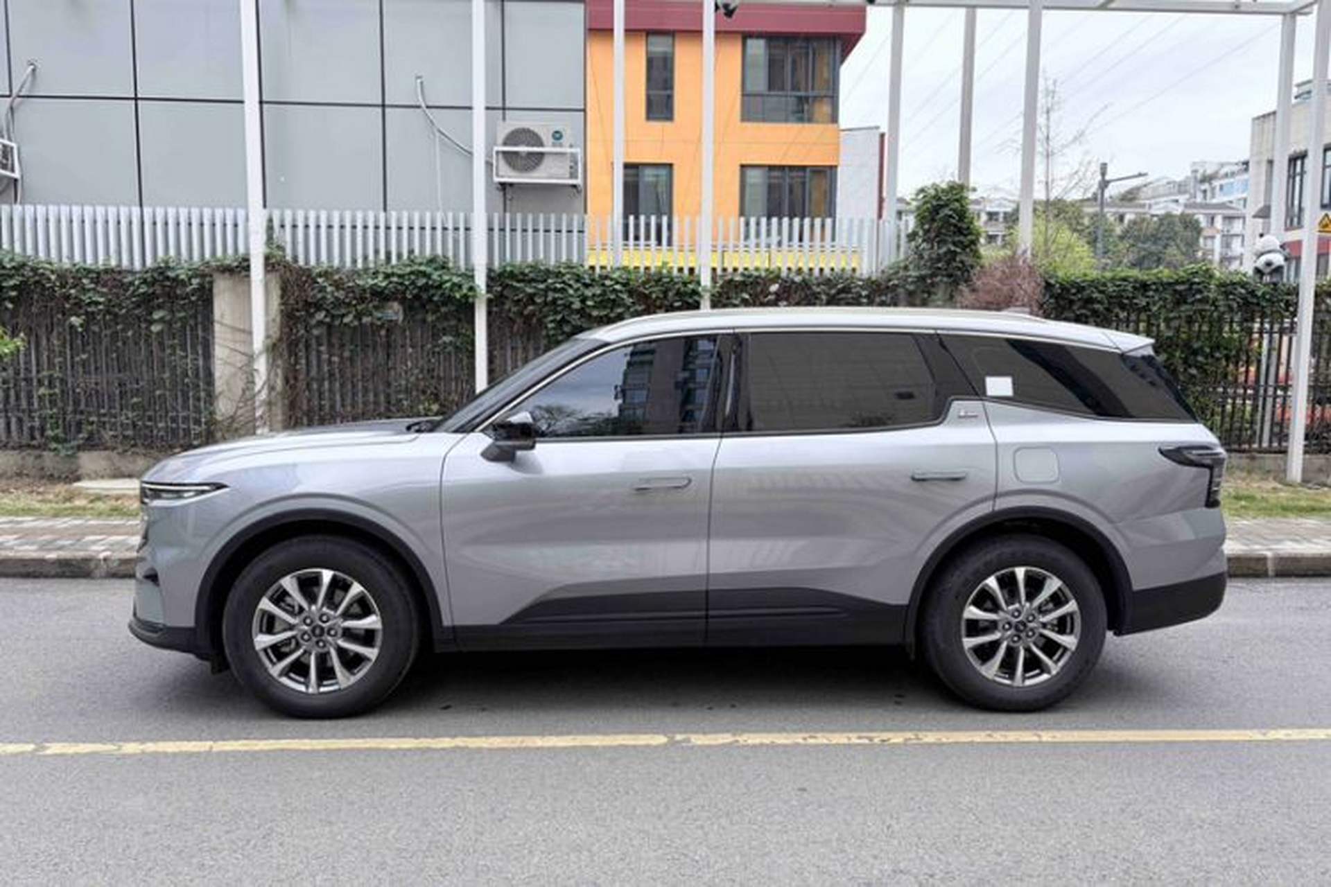 Used Ford Edge 2023 Ford Explorer L 2.0T EcoBoost Two-Wheel Drive 7-Seater Luxury Model Exterior 3