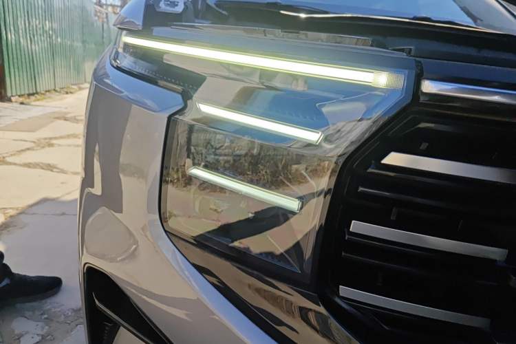 Used Ford Edge 2023 Ford Explorer L 2.0T EcoBoost Two-Wheel Drive 7-Seater Luxury Model Exterior 6