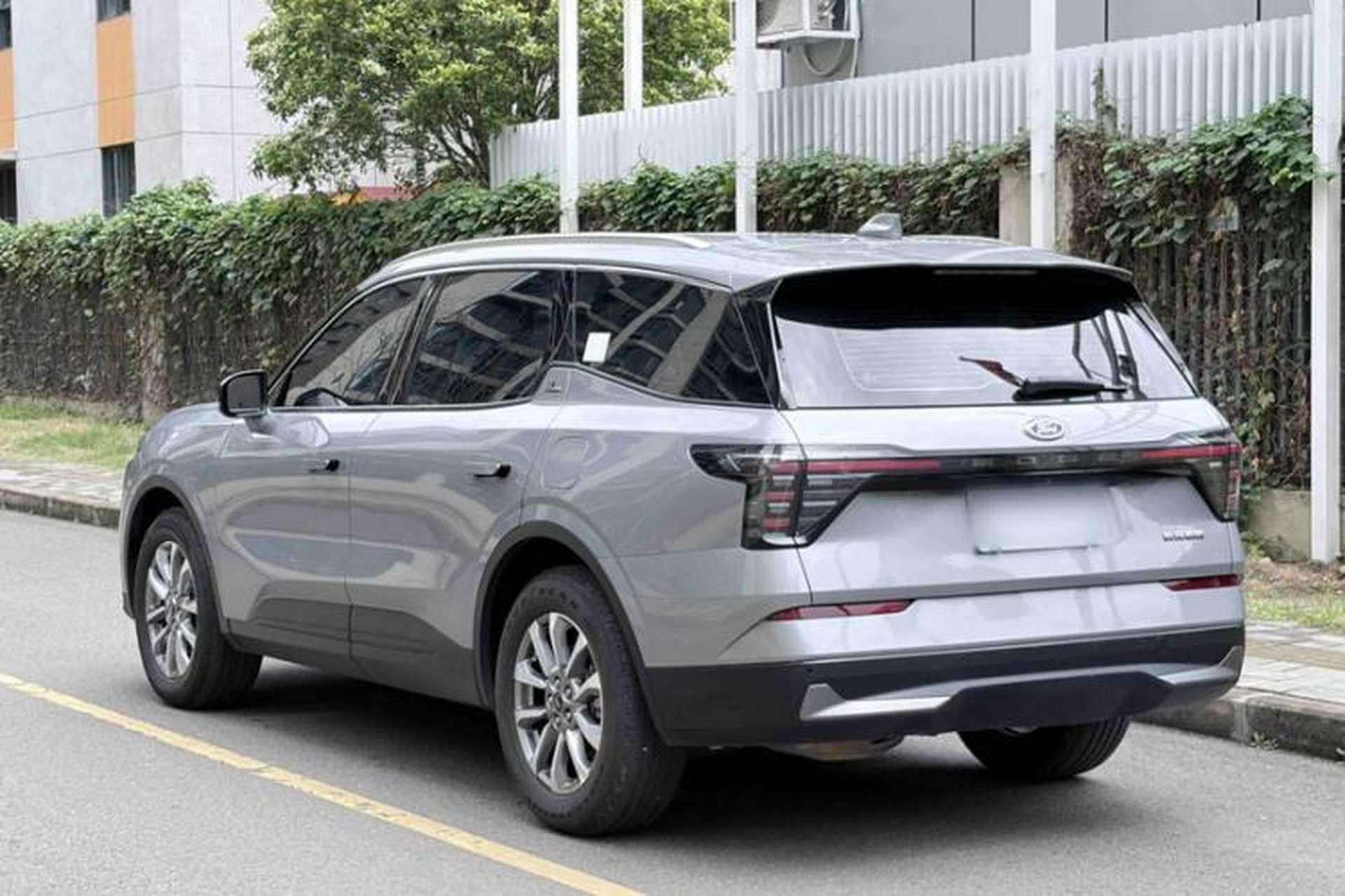 Used Ford Edge 2023 Ford Explorer L 2.0T EcoBoost Two-Wheel Drive 7-Seater Luxury Model Exterior 9