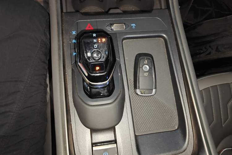 Used Ford Edge 2023 Ford Explorer L 2.0T EcoBoost Two-Wheel Drive 7-Seater Luxury Model Gear Lever