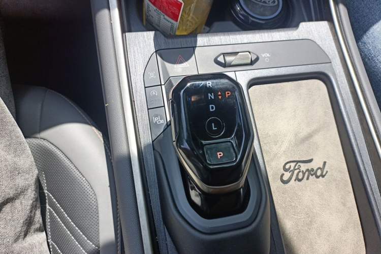 Used Ford Edge 2023 Ford Explorer L 2.0T EcoBoost Four-Wheel Drive 7-Seater Supreme Model Gear Lever