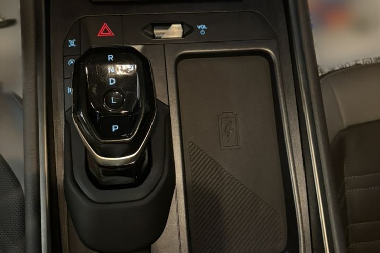 Used Ford Edge 2023 Ford Explorer L 2.0T EcoBoost Four-Wheel Drive 7-Seater Supreme Model Gear Lever