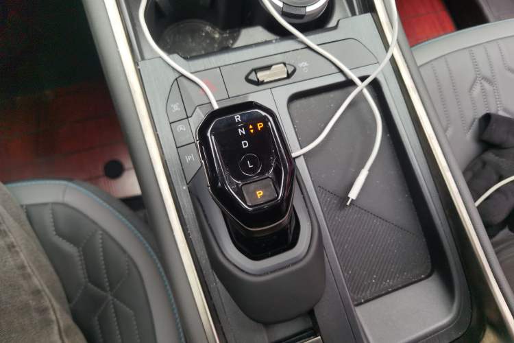 Used Ford Edge 2023 Ford Explorer L 2.0T EcoBoost Two-Wheel Drive 7-Seater Luxury Model Gear Lever