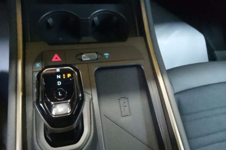 Used Ford Edge 2023 Ford Explorer L 2.0T EcoBoost Four-Wheel Drive 7-Seater Supreme Model Gear Lever