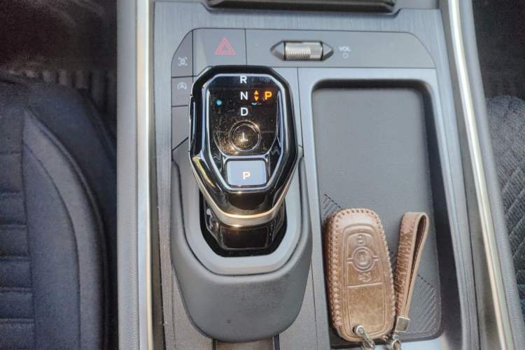 Used Ford Edge 2023 Ford Explorer L 2.0T EcoBoost Two-Wheel Drive 5-Seater Fashion Edition Gear Lever