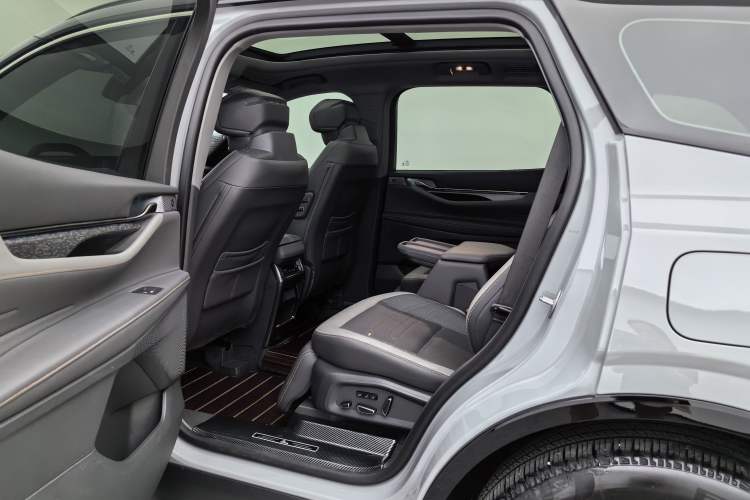 Used Ford Edge 2023 Ford Explorer L 2.0T EcoBoost Four-Wheel Drive 7-Seater Supreme Model Interior 1