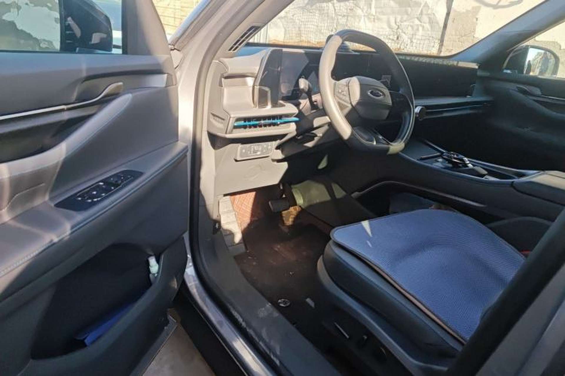 Used Ford Edge 2023 Ford Explorer L 2.0T EcoBoost Two-Wheel Drive 7-Seater Luxury Model Interior 3