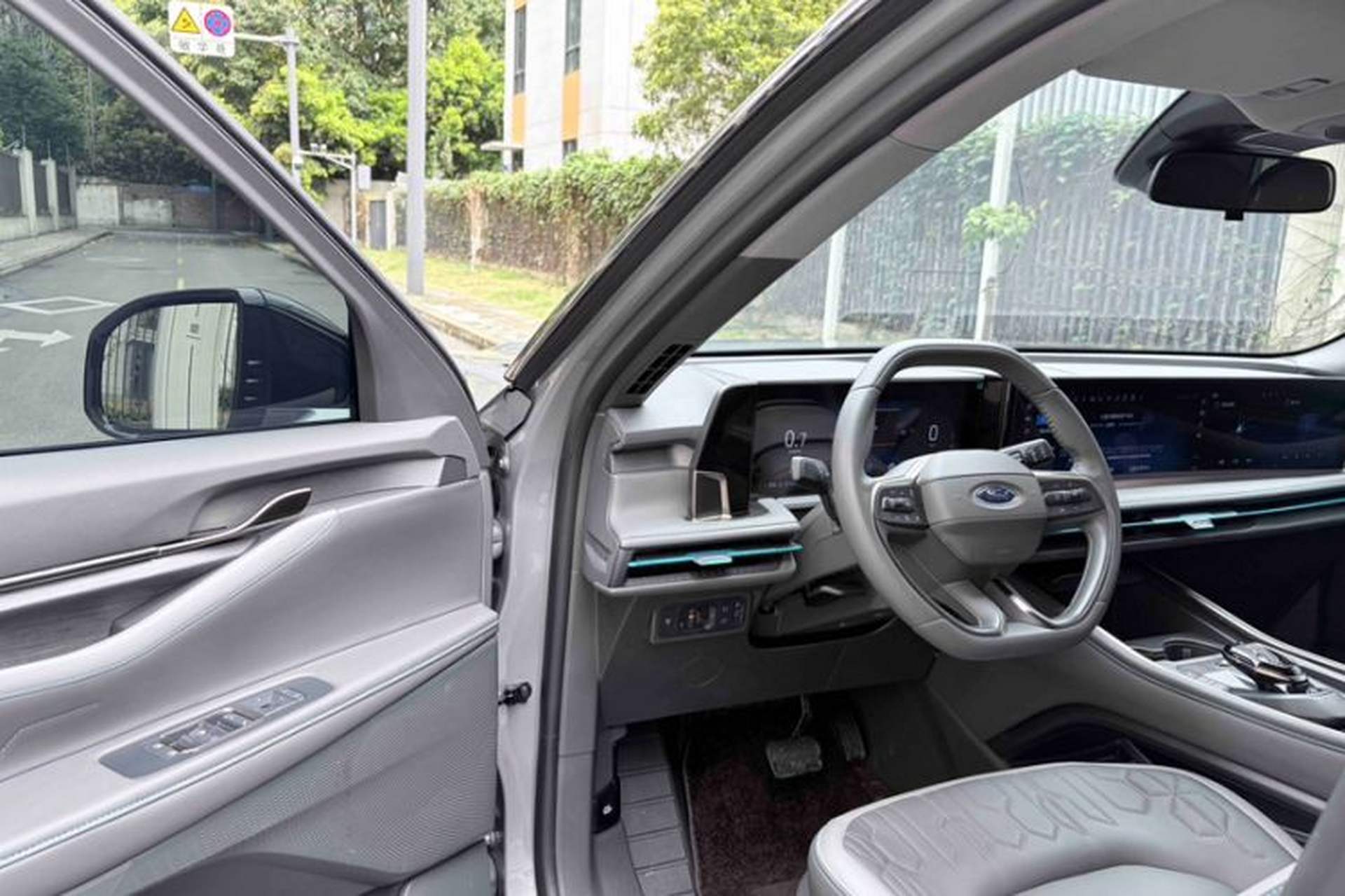 Used Ford Edge 2023 Ford Explorer L 2.0T EcoBoost Two-Wheel Drive 7-Seater Luxury Model Interior 6