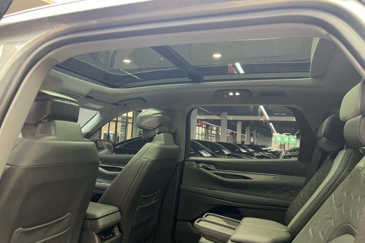 Used Ford Edge 2023 Ford Explorer L 2.0T EcoBoost Two-Wheel Drive 7-Seater Luxury Model Interior 7
