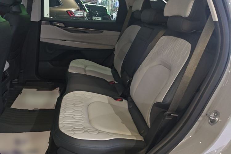Used Ford Edge 2023 Ford Explorer L 2.0T EcoBoost Two-Wheel Drive 7-Seater Luxury Model Left Rear Seat