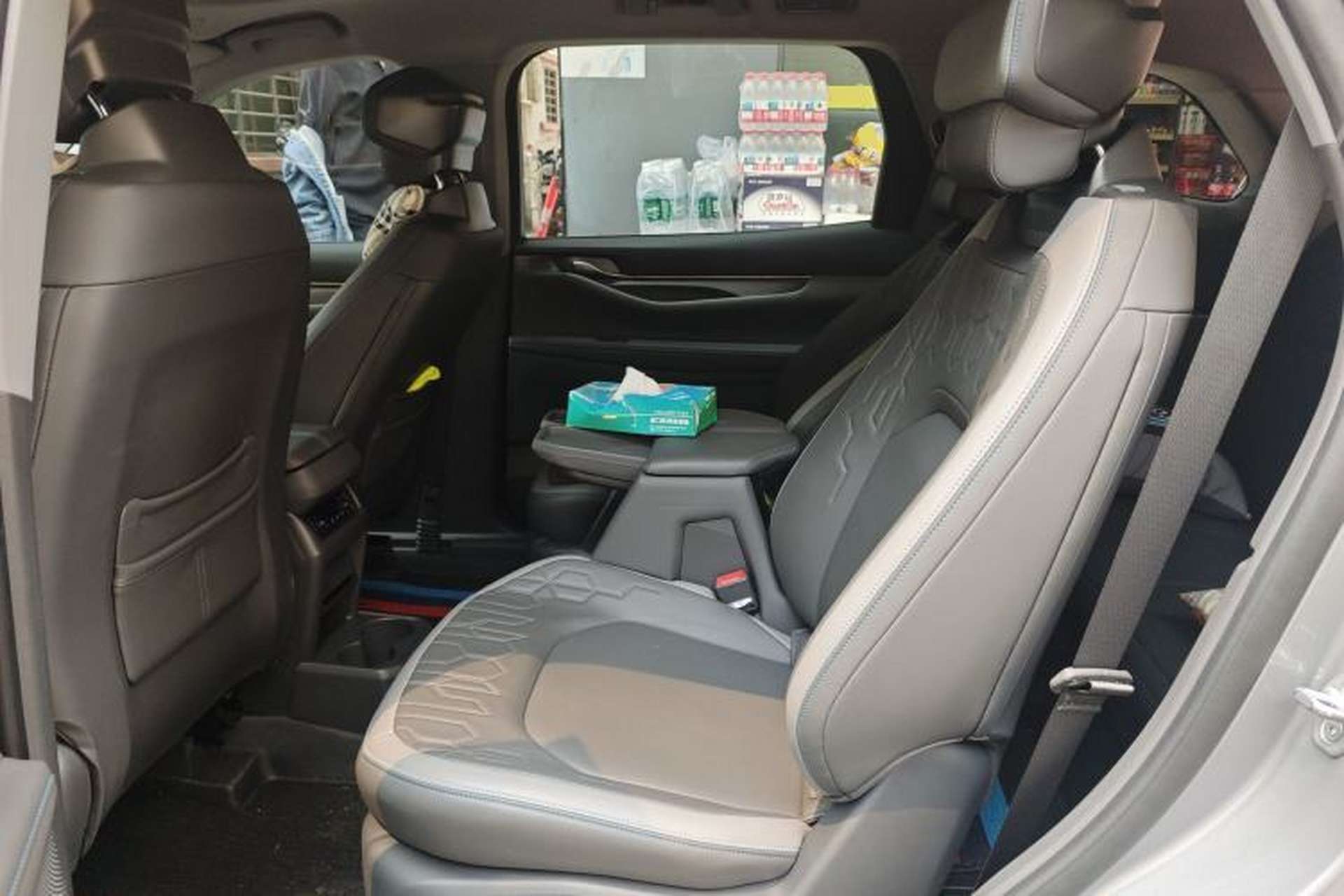 Used Ford Edge 2023 Ford Explorer L 2.0T EcoBoost Two-Wheel Drive 7-Seater Luxury Model Left Rear Seat