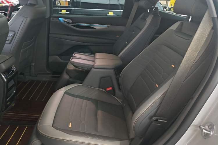 Used Ford Edge 2023 Ford Explorer L 2.0T EcoBoost Four-Wheel Drive 7-Seater Supreme Model Left Rear Seat