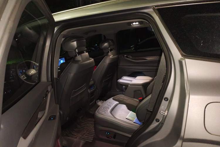 Used Ford Edge 2023 Ford Explorer L 2.0T EcoBoost E-Hybrid Two-Wheel Drive 7-Seater Luxury Model Left Rear Seat