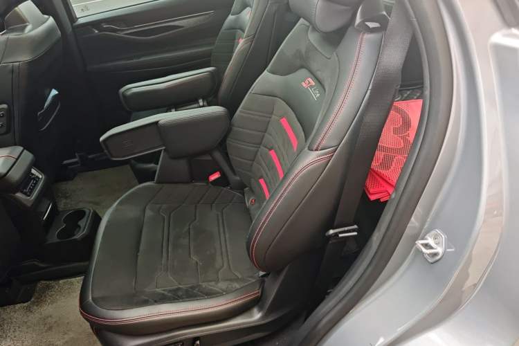 Used Ford Edge 2023 Ford Explorer L 2.0T EcoBoost E-Hybrid Four-Wheel Drive 7-Seater ST-Line Left Rear Seat
