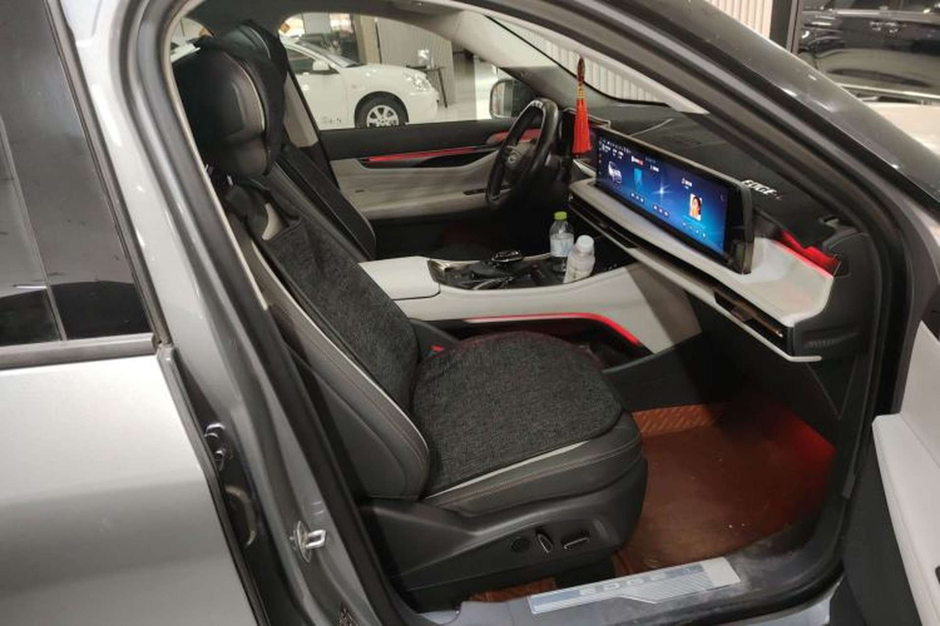 Used Ford Edge 2023 Ford Explorer L 2.0T EcoBoost Four-Wheel Drive 7-Seater Supreme Model Right Front Seat