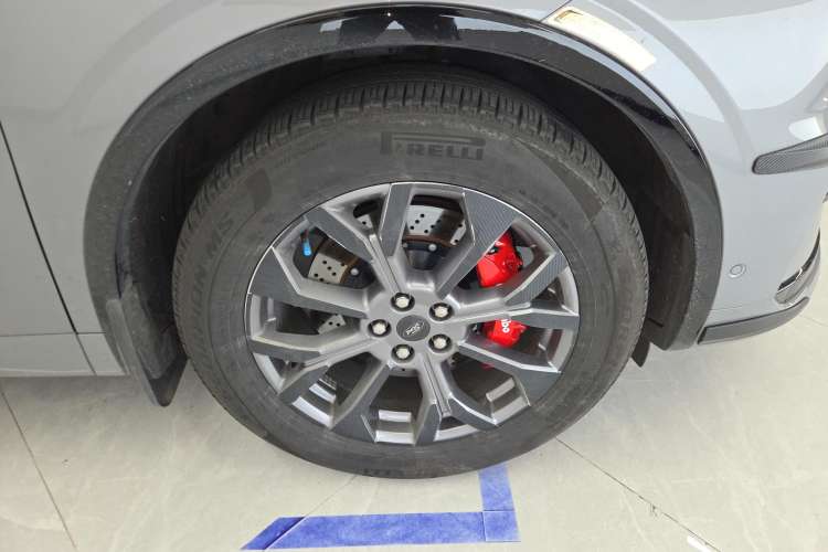 Used Ford Edge 2023 Edge L 2.0T EcoBoost E-Hybrid Four-Wheel Drive Seven-Seat Supreme Model Right Front Wheel Hub