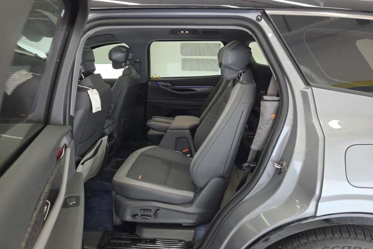 Used Ford Edge 2023 Edge L 2.0T EcoBoost E-Hybrid Four-Wheel Drive Seven-Seat Supreme Model Right Rear Seat